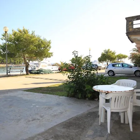 Lägenhet By The Sea Kukljica, Ugljan - 8260